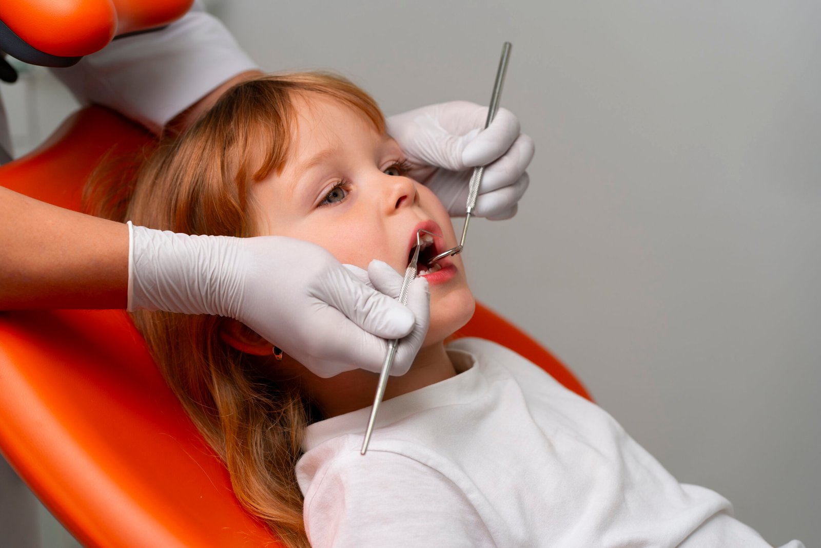 close-up-dentist-instruments